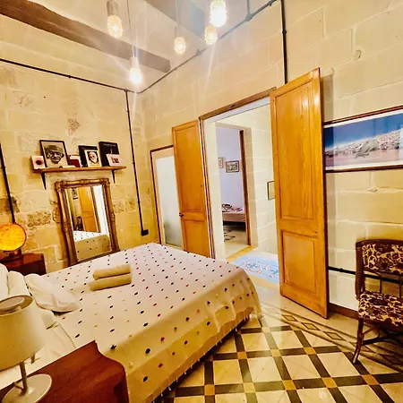 Knight's Place - Character Townhouse Below The Citadel بيت للعطل