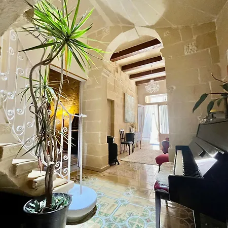 Knight's Place - Character Townhouse Below The Citadel بيت للعطل *