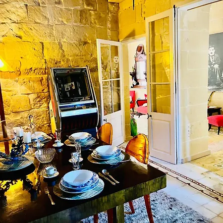 Knight's Place - Character Townhouse Below The Citadel بيت للعطل