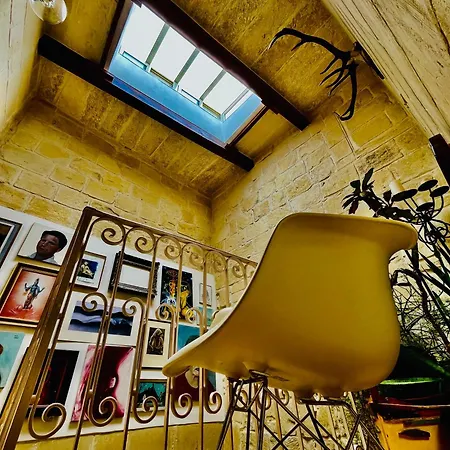Knight's Place - Character Townhouse Below The Citadel بيت للعطل *