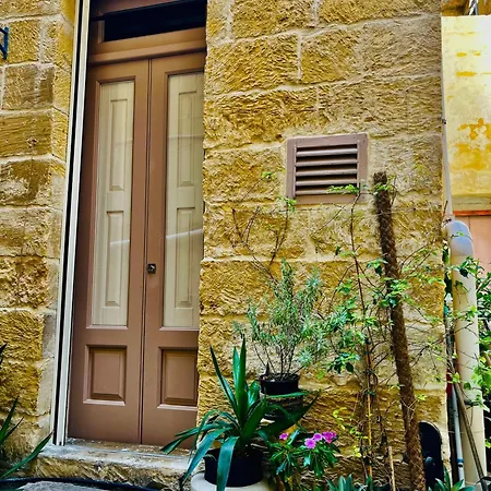 بيت للعطل Knight's Place - Character Townhouse Below The Citadel