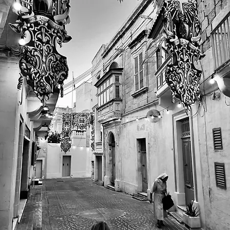 Knight's Place - Character Townhouse Below The Citadel *